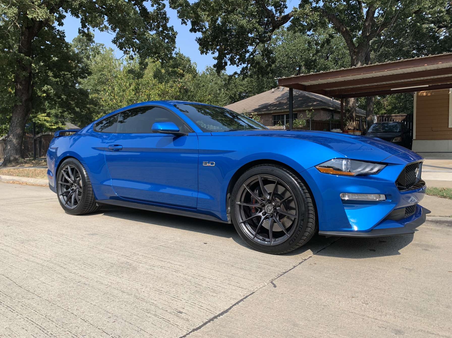 VR D03 Gunmetal 20inch Wheels on Ford Mustang 5.0 GT Vivid