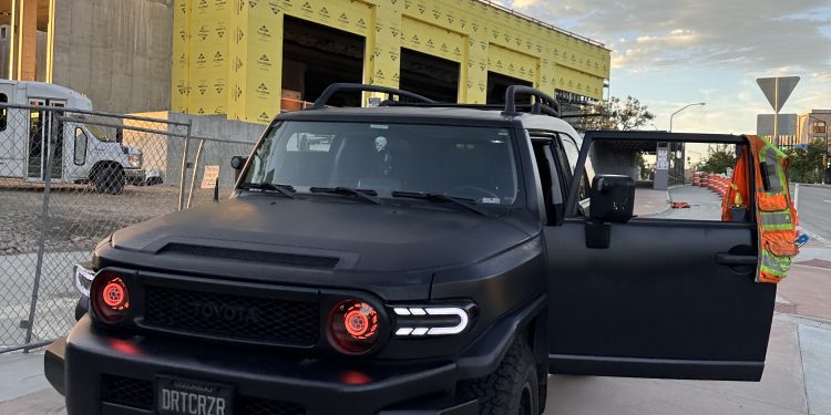 2007 Toyota FJ Cruiser Vivid Racing modifications