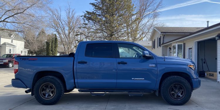 2019 Toyota Tundra Vivid Racing modifications