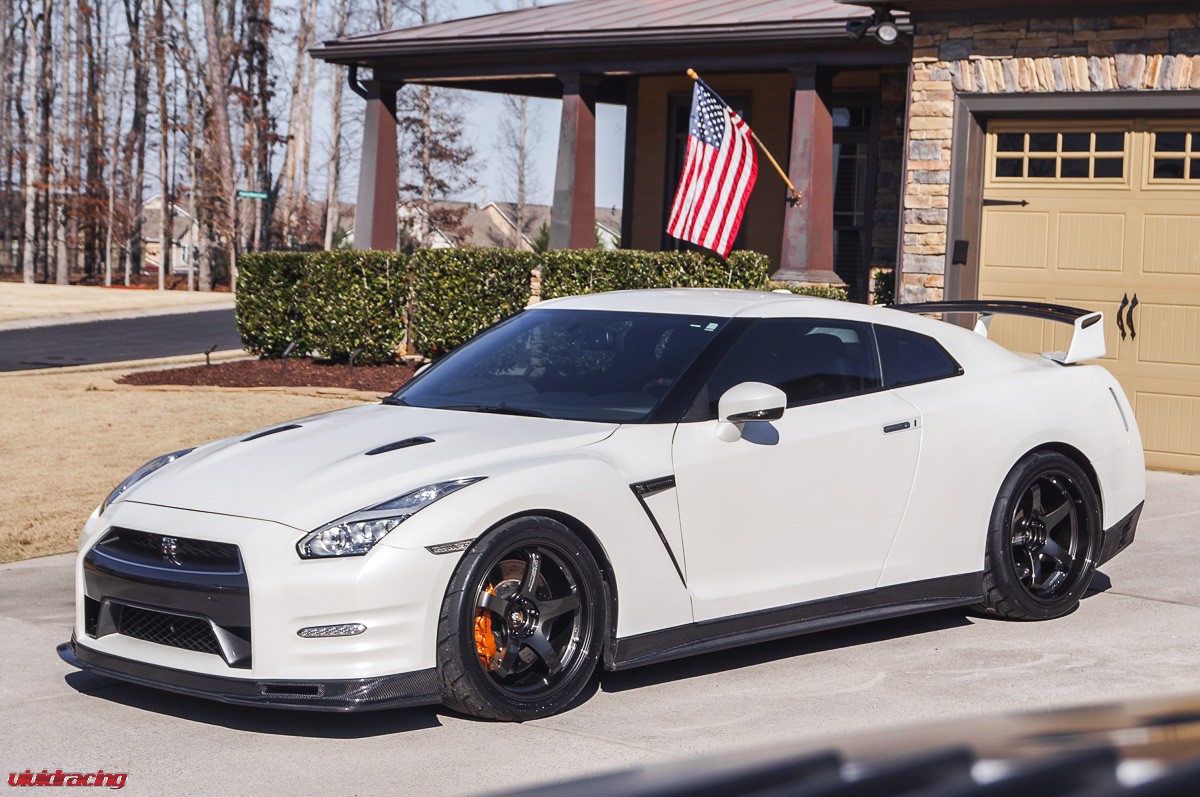Nissan GT-R fitted on the VR Exclusive Advan GT Premium Wheels in Diamond Black.