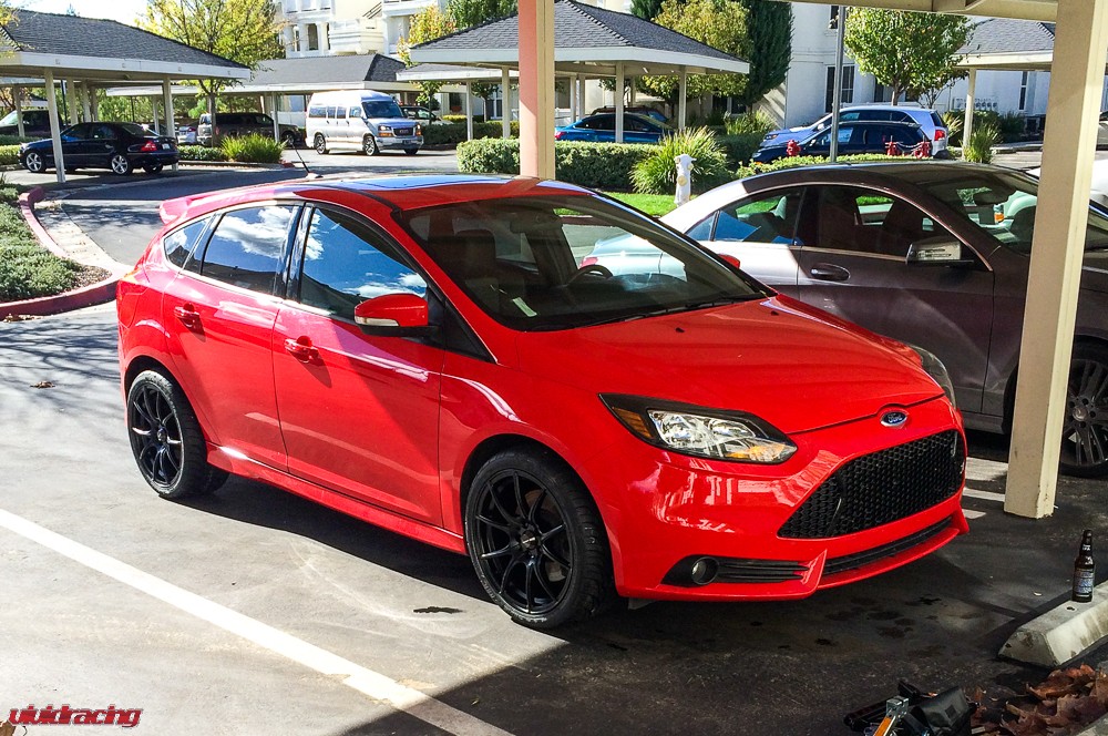 Ford Focus ST Fitted on WedsSport SA-10R Wheels