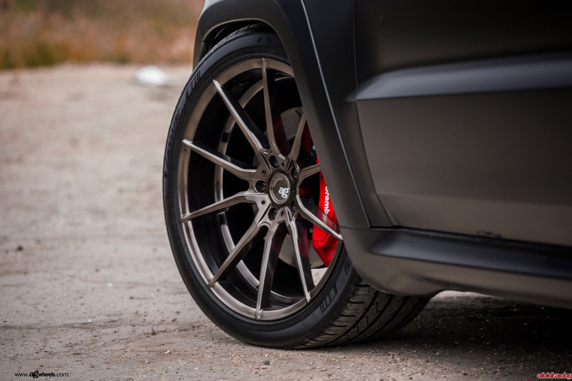 jeep-grand-cherokee-srt-m652-smoked-mirror-3_30587067215_o