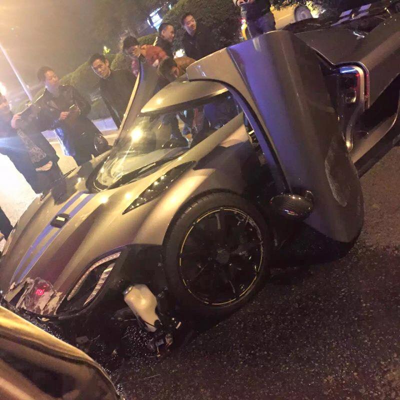 koenigsegg-agera-r-crashes-in-china-hypercar-seriously-damaged-video_1