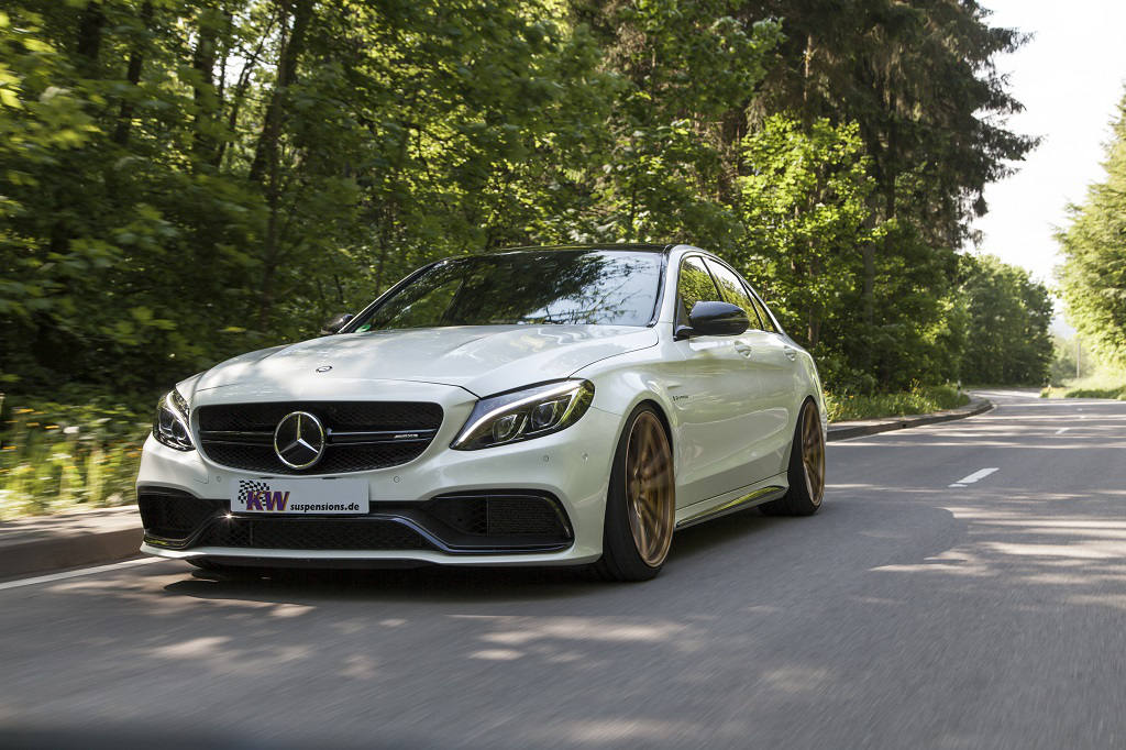 low_KW_V3_Mercedes-Benz_C63AMG_Fahraufnahme03