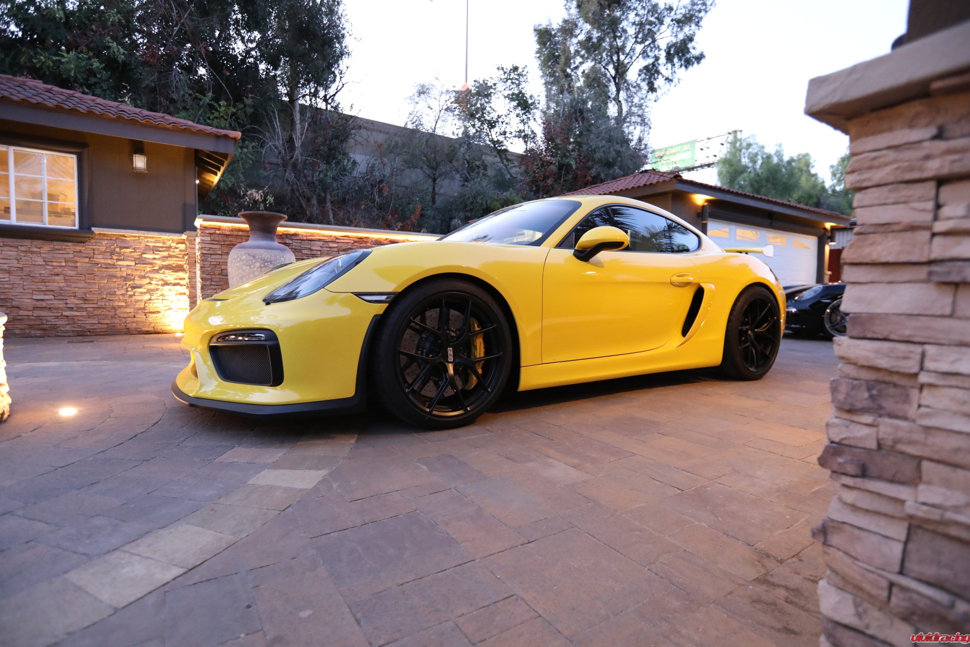 Porsche Cayman GT4, BBS FI-R wheels