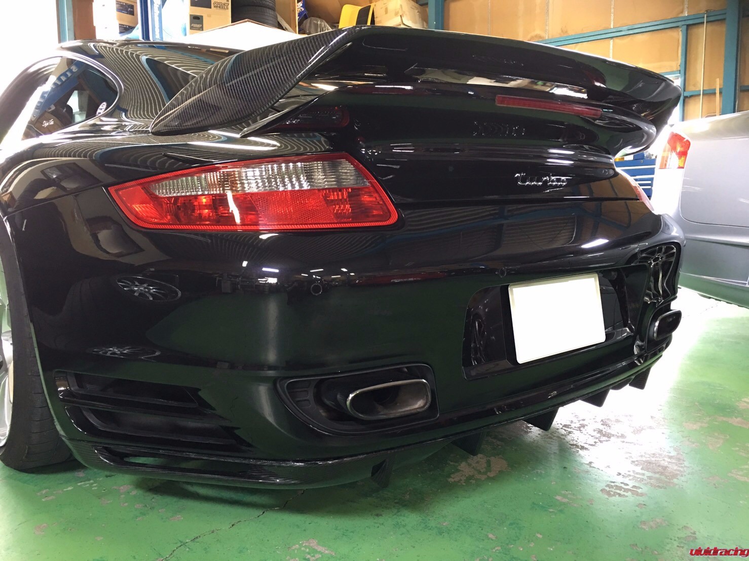 VR Japan Outfits Porsche 997 Turbo with Agency Power Wing