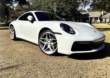 Stunning Porsche 992 Carrera with Brushed D04 Wheels