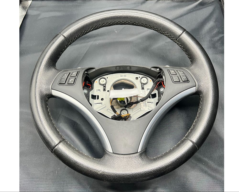 BMW 1-Series E8X | 3-Series E9X M-Sport OEM Steering Wheel 2 - Used CLEARANCE - VR-SW-55-core