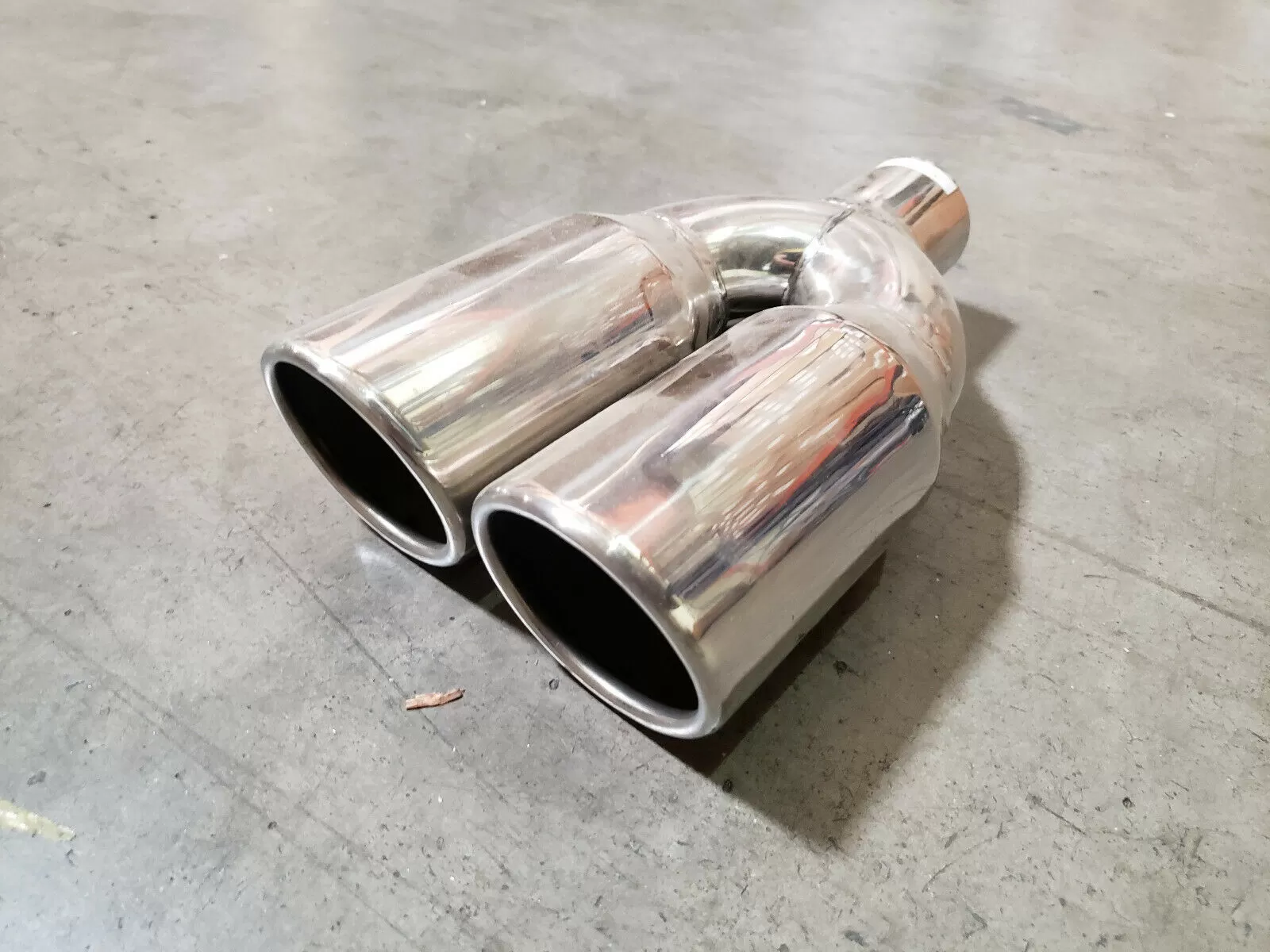 Agency Power Universal Dual Wall Exhaust Tips | 2.25 IN, Dual 3.5" OUT CLEARANCE - 393407136782